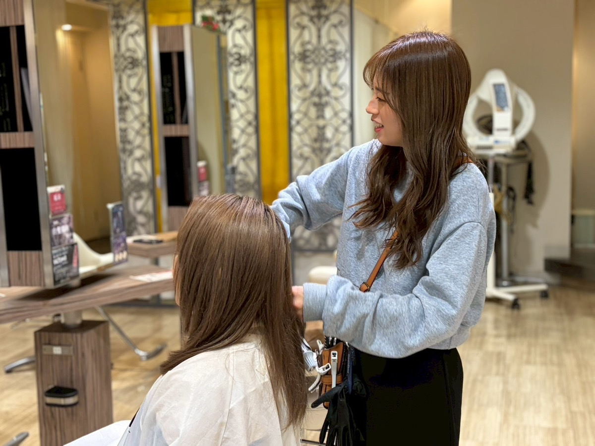 多くのお客様で賑わうサロン