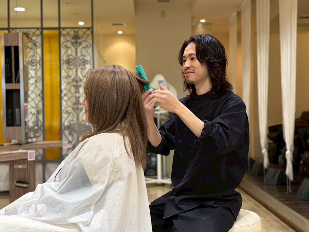 男性スタッフの施術風景